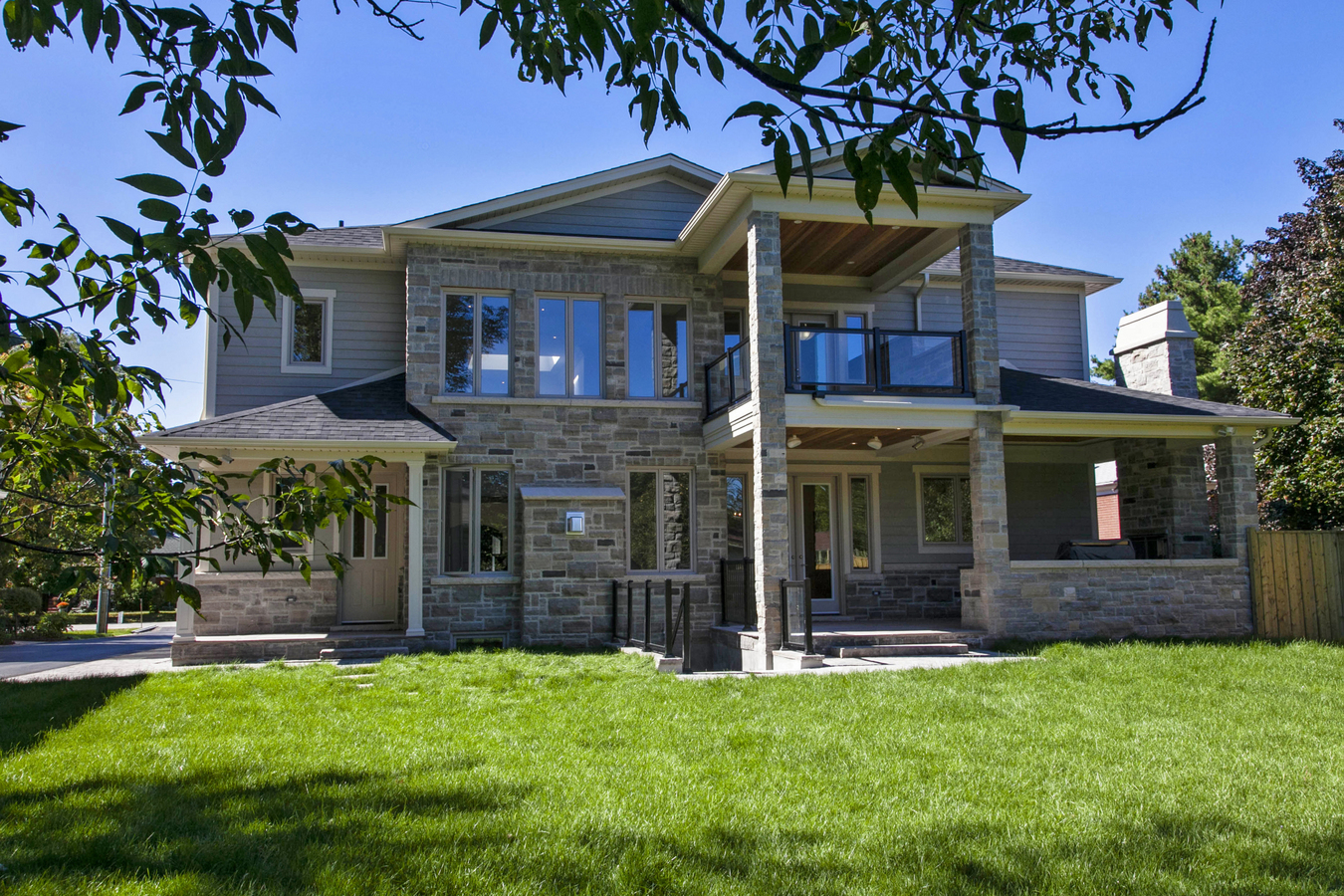 593 Maplehurst Custom Home Builds